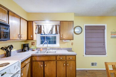 9006 Lantana Dr, Louisville, KY 40229 - photo 7