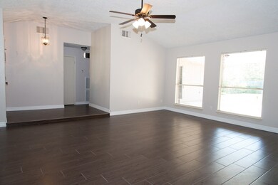 1312 Oak Hollow Dr, Friendswood, TX 77546 - photo 4