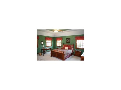 Master Bed Room w Tray Ceiling