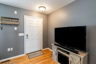 Entry-Hardwood floors