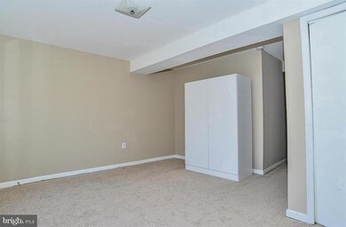 8441 Lazy Creek Ct, Springfield, VA 22153 - photo 4