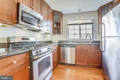 4119 S Four Mile Run Dr unit 401, Arlington, VA 22204 - photo 2