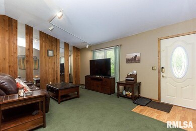 4611 Washington St, Davenport, IA 52806 - photo 2