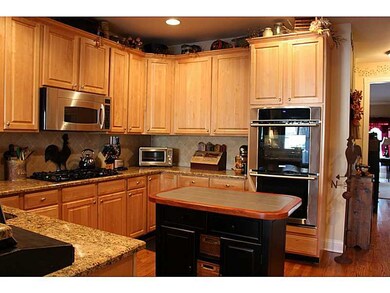Kitchen. Gorgeous Kitchen with Granite Counter Top