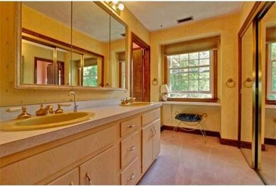 199 Millwood St, Framingham, MA 01701 - photo 6