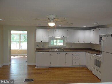 910 Pine St, Honey Brook, PA 19344 - photo 6