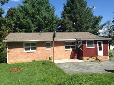 102 Dalewood Dr, Johnson City, TN 37601 - photo 2