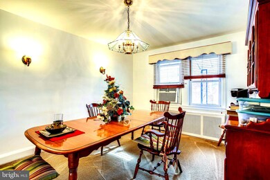 815 Lyndhurst St, Baltimore, MD 21229 - photo 6