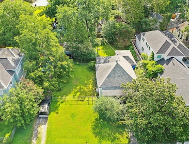 814 Columbia St, Houston, TX 77007 - photo 2