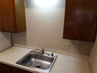 201 S Baggett St unit 6, Prairie Grove, AR 72753 - photo 4