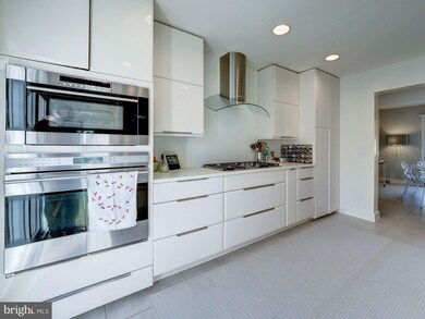 6813 Persimmon Tree Rd, Bethesda, MD 20817 - photo 5