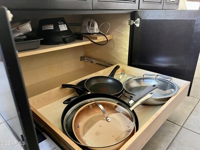Pull-out shelves & self-close drawers