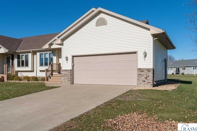 503 W Nathan St, Lake Crystal, MN 56055 - photo 2