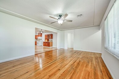923 W Clinton Ave, Fresno, CA 93705 - photo 7