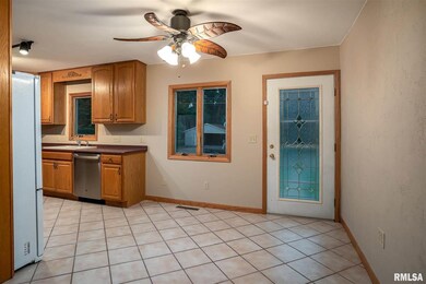 2328 W 10th St, Davenport, IA 52804 - photo 7