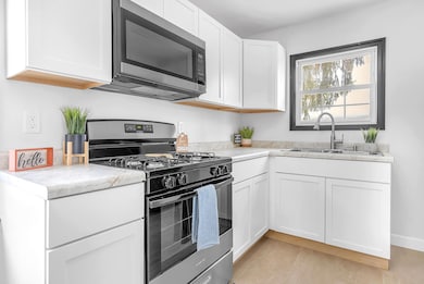 209 W Bates St, Hebron, IN 46341 - photo 5