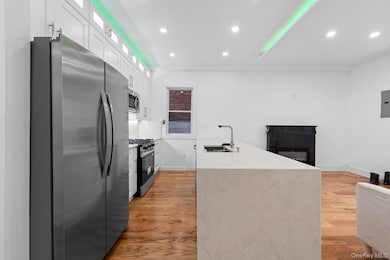 110 Walnut St, Forest Hills, NY 11375 - photo 7