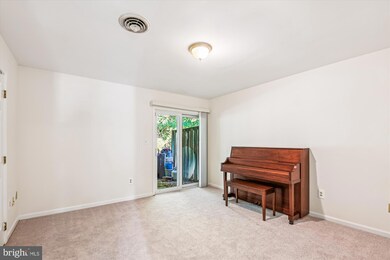 9633 Hadleigh Ct, Laurel, MD 20723 - photo 7