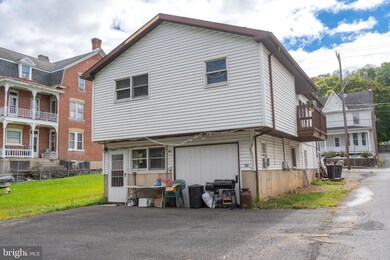 672 W Franklin St, Slatington, PA 18080 - photo 4