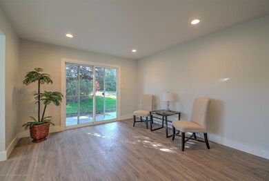 08-LIVING ROOM