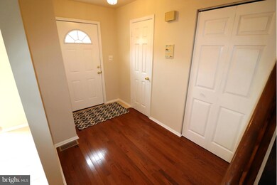 10324 Mockingbird Pond Ct, Burke, VA 22015 - photo 2