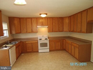 1132 Settlers Landing Dr, Tappahannock, VA 22560 - photo 7