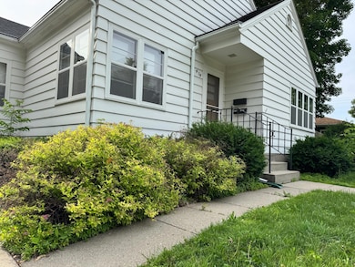 404 N Vine St, Fergus Falls, MN 56537 - photo 2