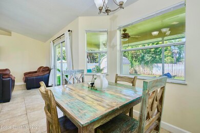 431 Quarry BreakfastLiving 8536