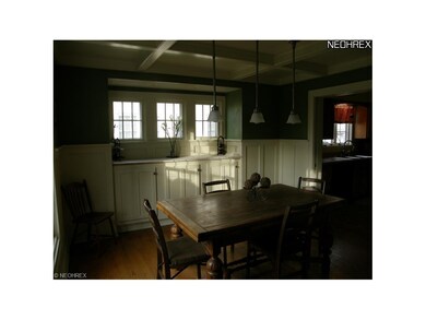 R4ecently added architectural details include wain