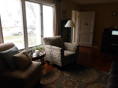 Living room v 1