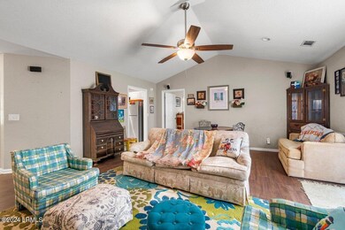 Living Room (3)