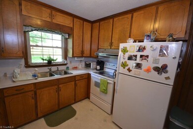 736 Foxfire Rd, Asheboro, NC 27205 - photo 7