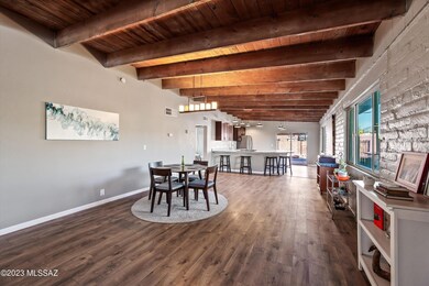 Kitchen & Dining