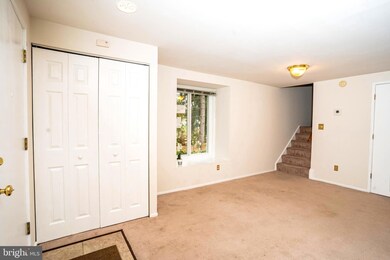 9467 Chadburn Place, Montgomery Village, MD 20886 - photo 5