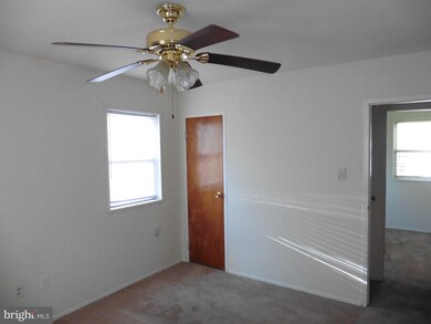 137 Polk Dr, Manassas Park, VA 20111 - photo 6