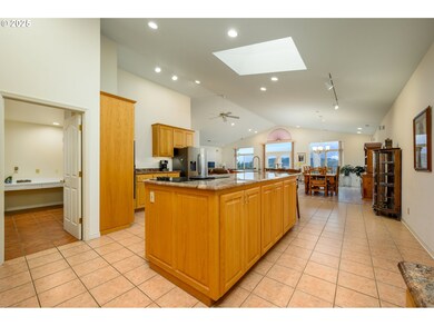 1356 SE Laurel Ct, Roseburg, OR 97470 - photo 6