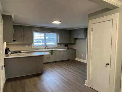 Eat-In Kitchen