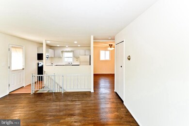 332 Eagle Harbor S, Laurel, MD 20724 - photo 2