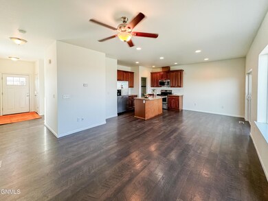 13705 Kristina St, Williston, ND 58801 - photo 3
