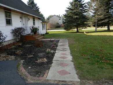 18 Ingraham St, Manchester, ME 04351 - photo 2