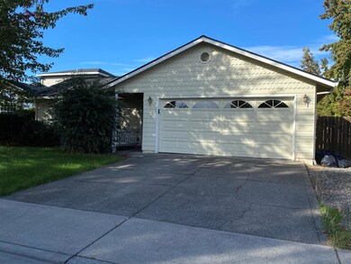 1121 Marilee St, Central Point, OR 97502 - photo 2