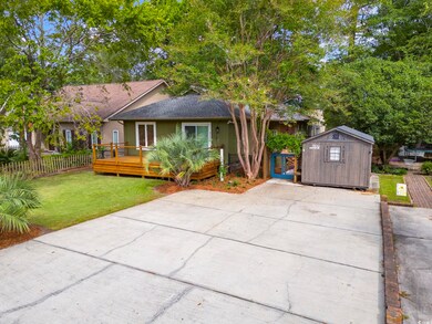 View of front of property featuring a front yard, 
