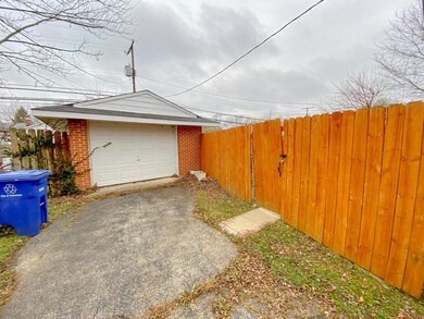 719 Glenmoor Dr, Columbus, OH 43228 - photo 6