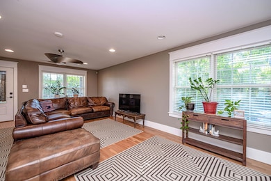 50-web-or-mls-1112-w-broadway