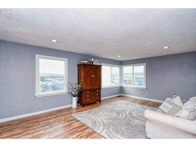 915 SW Goodwin Ave, Pendleton, OR 97801 - photo 4