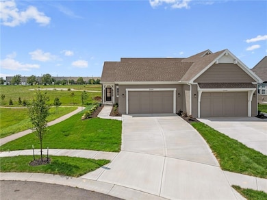 8268 Aurora St, Lenexa, KS 66220 - photo 2