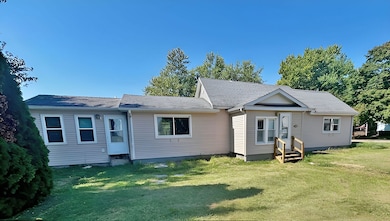 302 N East St, Ellsworth, IL 61737 - photo 2