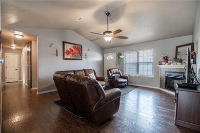 381 Jeanne Dr, Bethel Heights, AR 72764 - photo 4