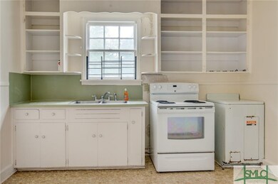 2325 E 39th St, Savannah, GA 31404 - photo 3