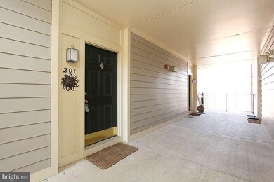 135 Timberbrook Ln unit 201, Gaithersburg, MD 20878 - photo 3